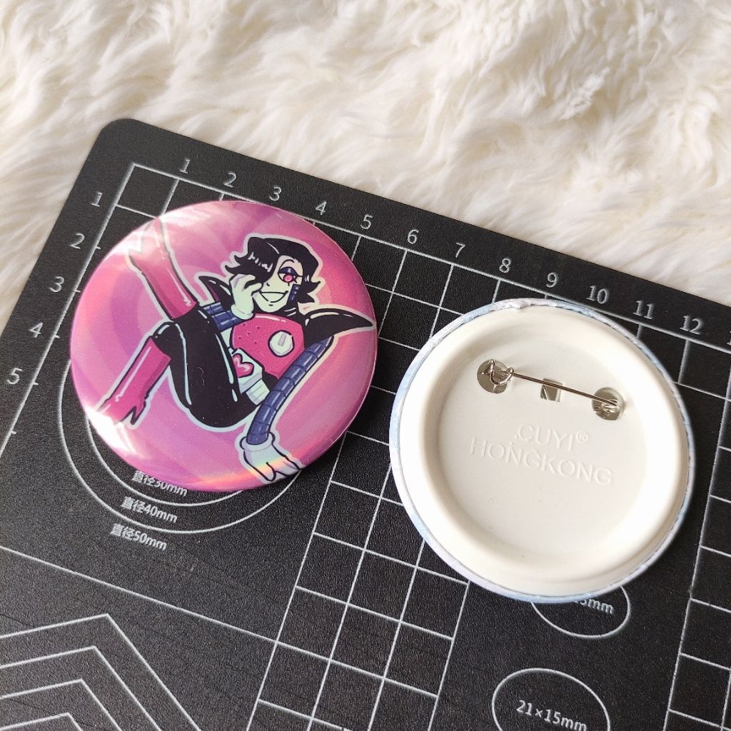 SUGARRUSHSATO Tenna Deltarune, Mettaton Undertale badge pins | Shopee ...