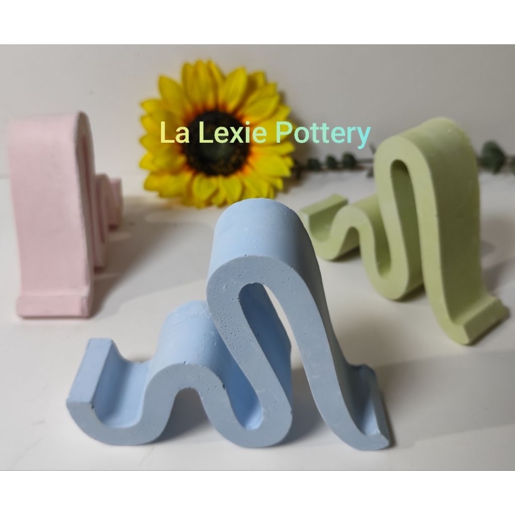 Abstract Twisted Mobile Phone Holder | Shopee Philippines