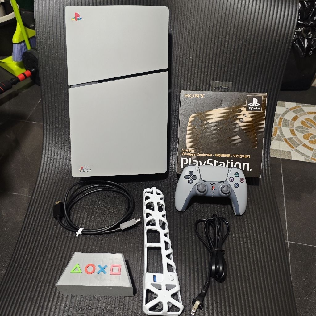 Ps5 Slim 1TB White with Ds5 30th Anniversary Controller original ...