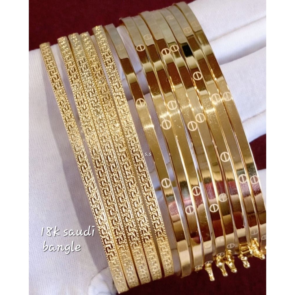 PAWNABLE BANGLE 18k Saudi small to medium 7.5