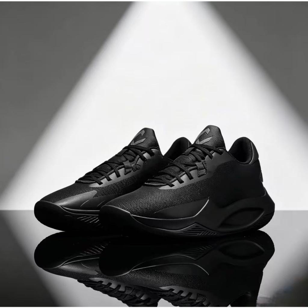 Men's basketball shoes, athletic shoes with rubber soles that make a ...