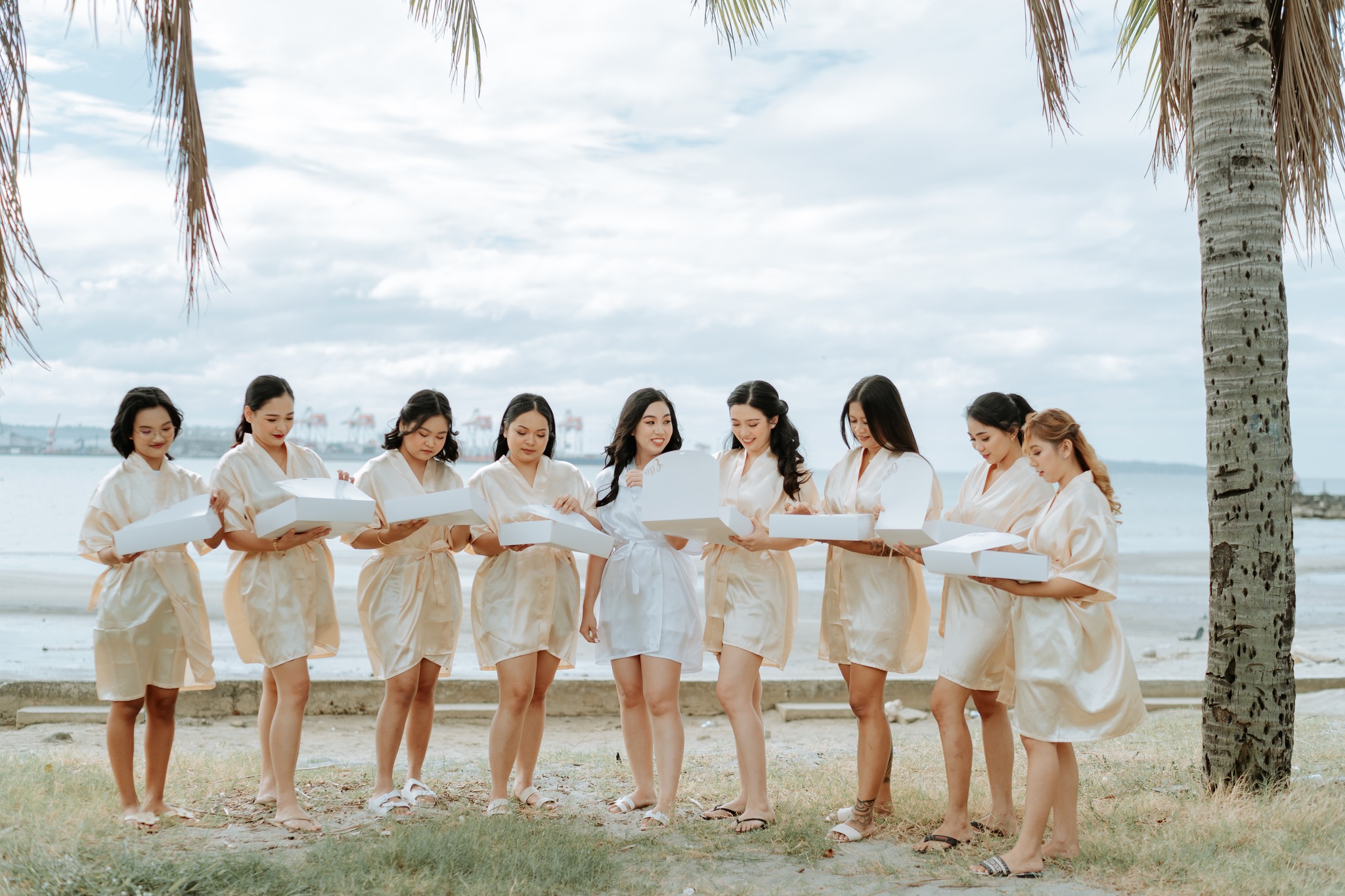 PERSONALIZED SILK WEDDING BRIDESMAID ENTOURAGE ROBE | Shopee Philippines