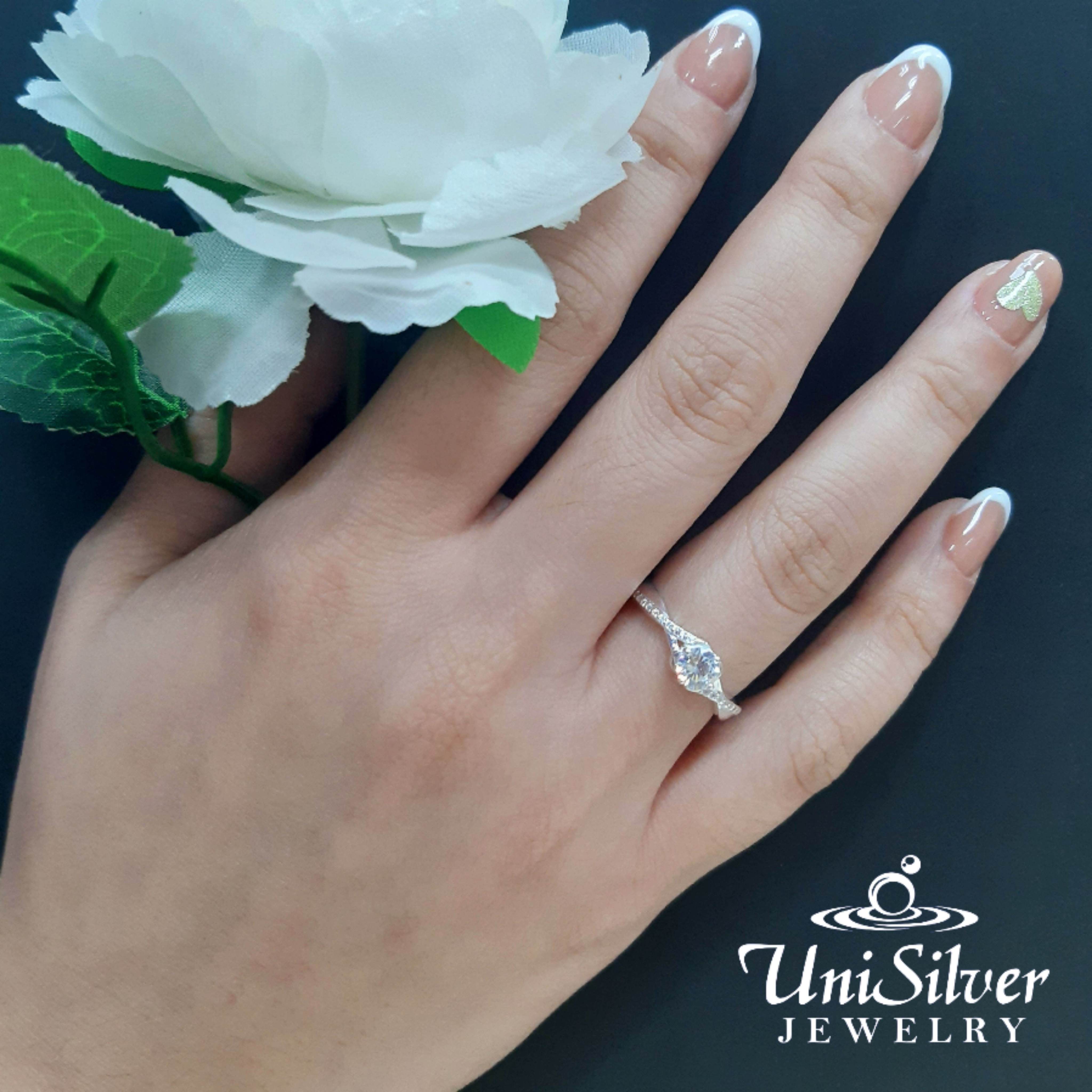 Unisilver 925 Sterling Silver Solitaire Stone Engagement Ring (RS558