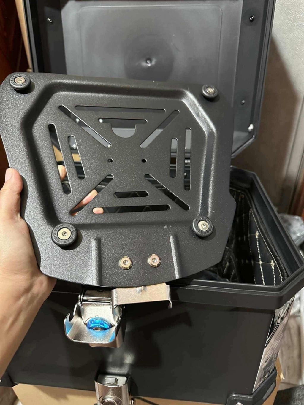 HNJ 45L Abs Plastic Top Box Style Alloy with Backrest & Baseplate ...