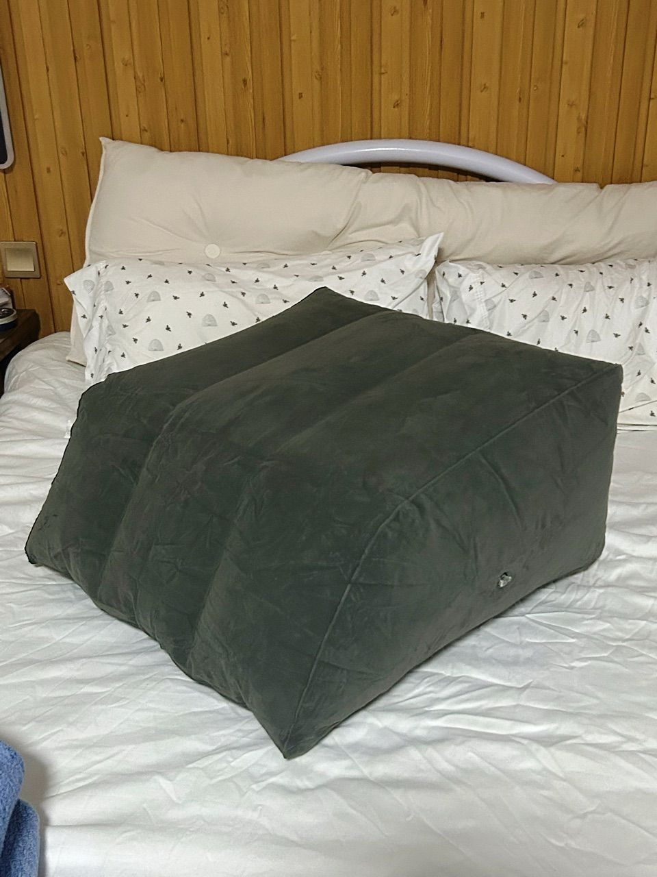 New Inflatable Leg Ramp Pillow Elevates Legs Feet Knee for Relief Leg ...