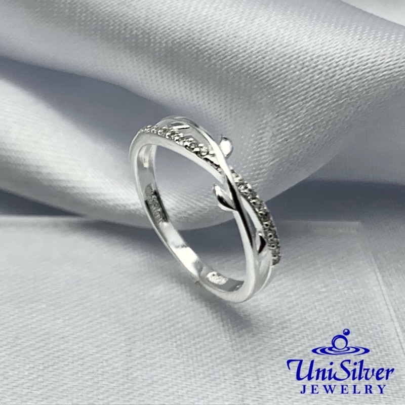 Platinum 0.75 Ctw Diamond Eternity Wedding Band Ring, Size 5.5