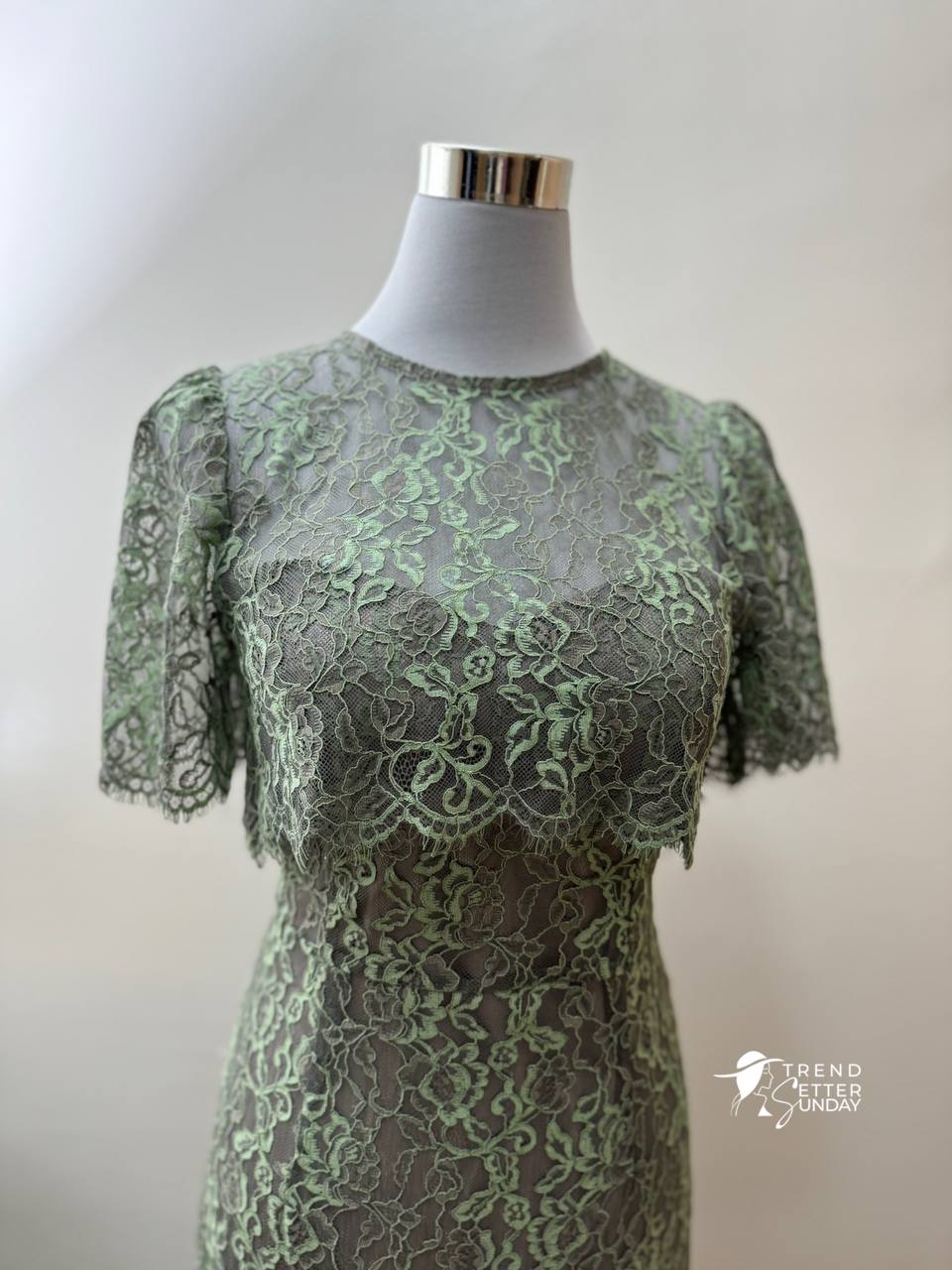 Elegant Lace Bodycon Dress – Figure-Hugging Midi Dress by Trendsetter ...