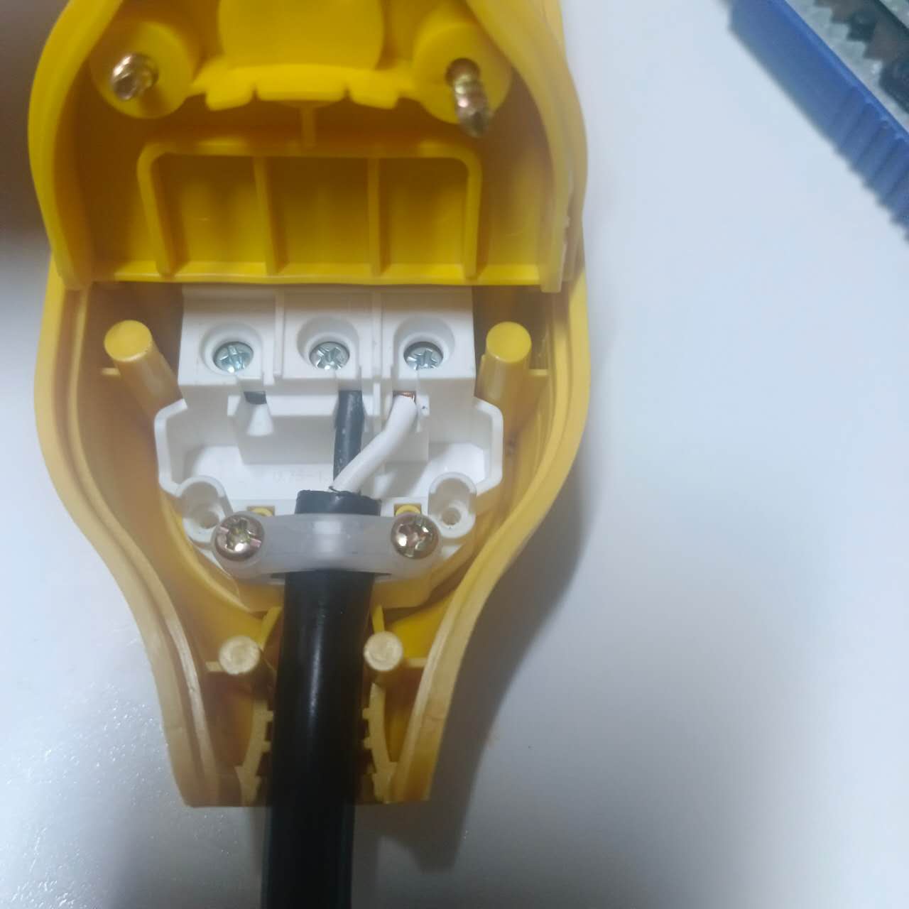 BULL Rewireable Extension Socket C5 4Gang 2500w 10A and C4D 3Gang 4000w ...