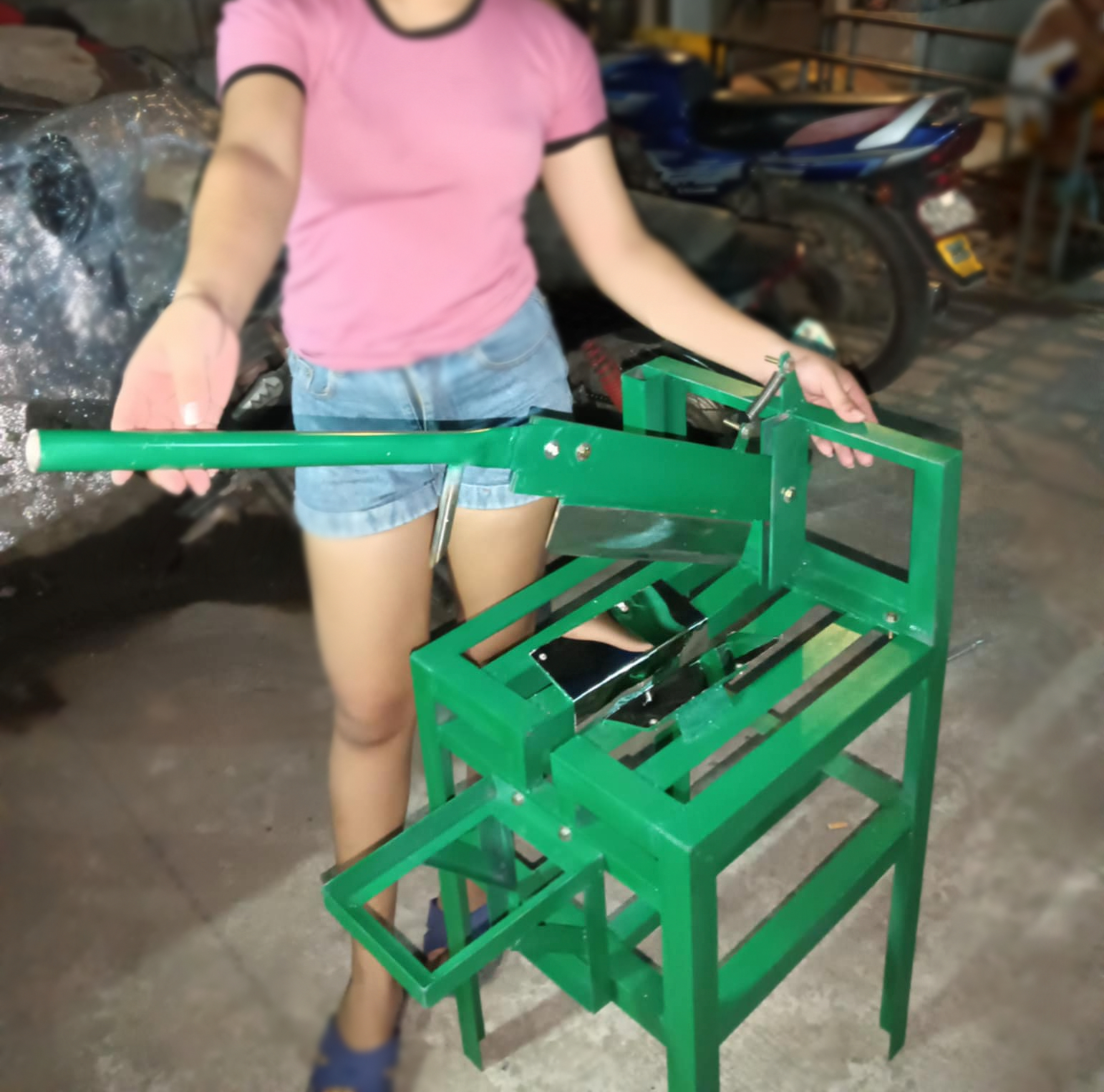 3-IN-1 TENDER COCONUT CUTTER PEELER PUNCHER WITH STAND/ PAMBIYAK NG ...