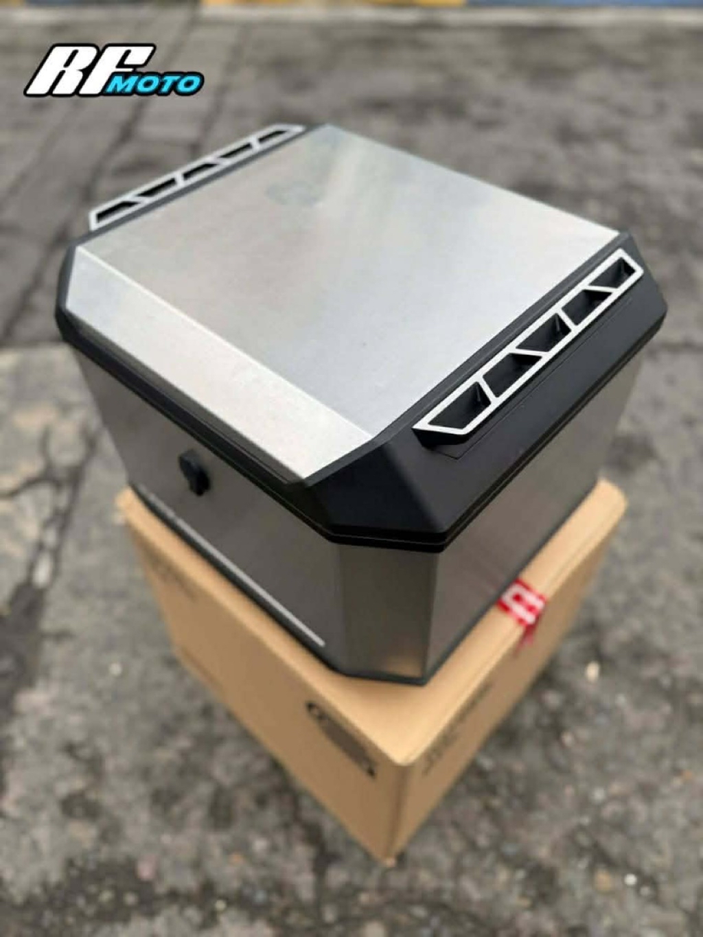 SEC RANGER 50L ALLOY TOP BOX WITH METAL BASE PLATE AND FREEBIES!(Slight ...