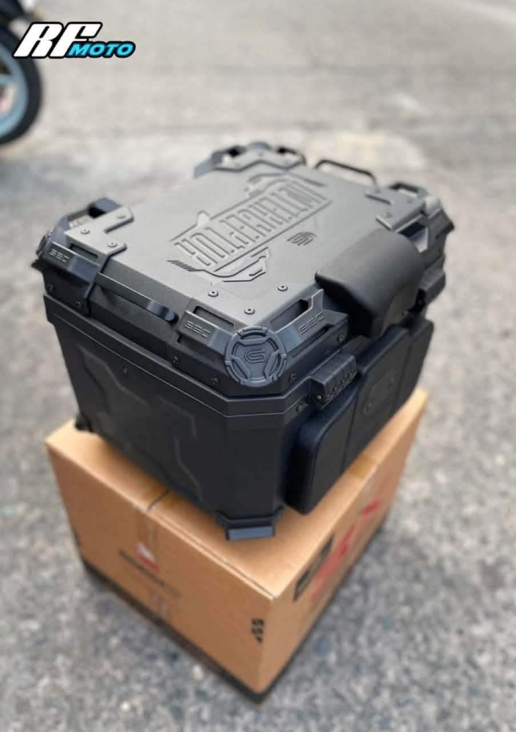 SEC INTERCEPTOR 45L HARD PLASTIC DUAL LOCK TOP BOX WITH METAL BASE ...