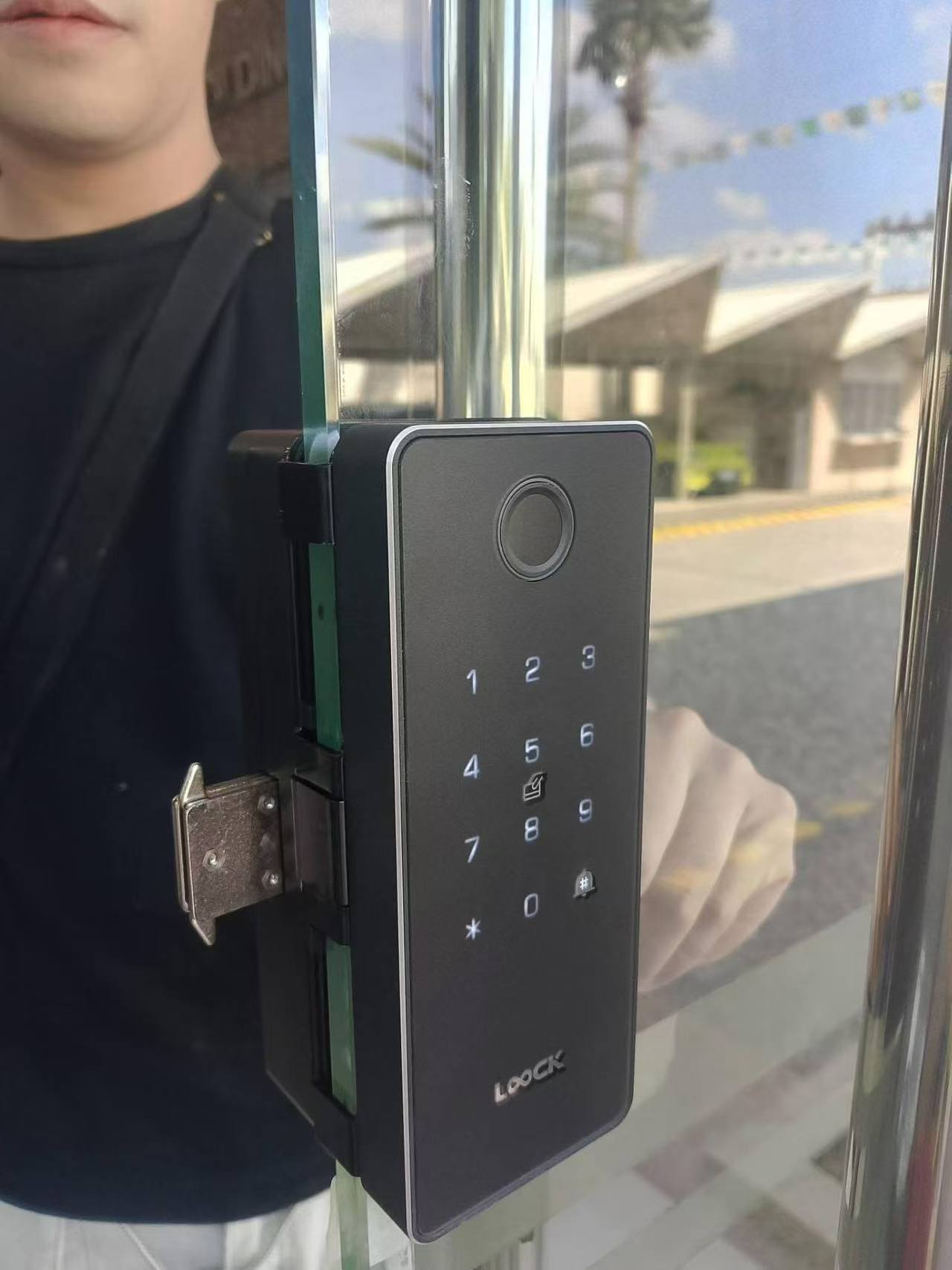 LOOCK G01, G02, and G11 SMART DOOR LOCK - Frameless Glass Door Lock ...