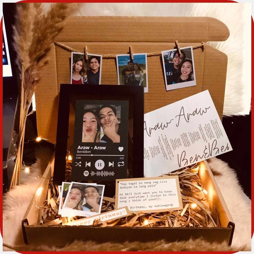 SPOTIFY=Ph'FRAME[c/PERSONALIZED>ja)GIFT}uy)BOX}qO)WITH}Yy)POLAROIDS,}FP ...