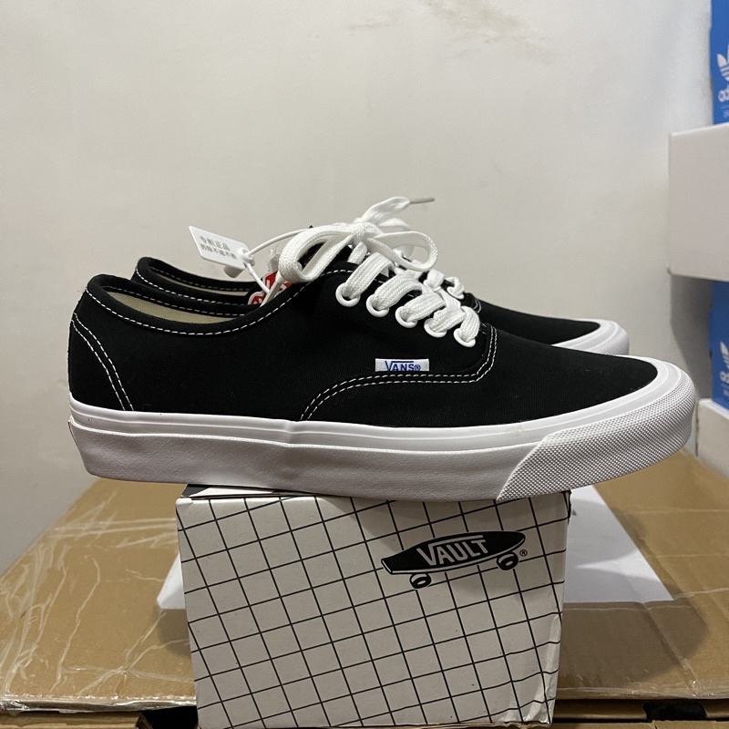 Vans Vault Authentic Black (men and women) | Shopee Philippines