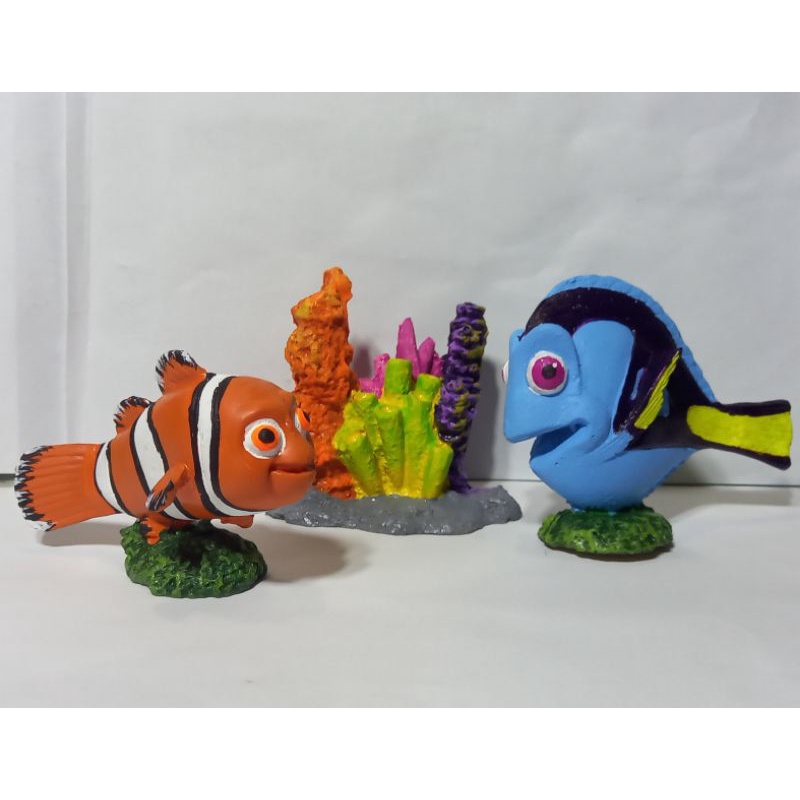 finding nemo characters (nemo and dory and fake coral) aquarium ...