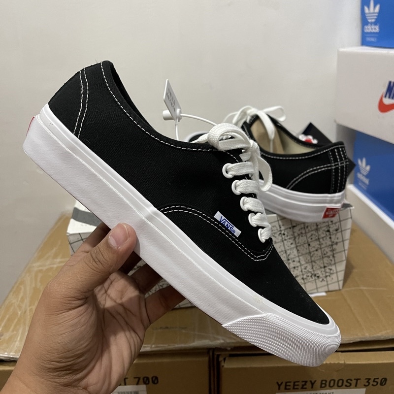 Vans Vault Authentic Black (men and women) | Shopee Philippines