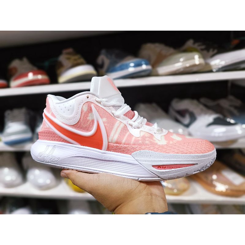 Kyrie on sale pink shoes