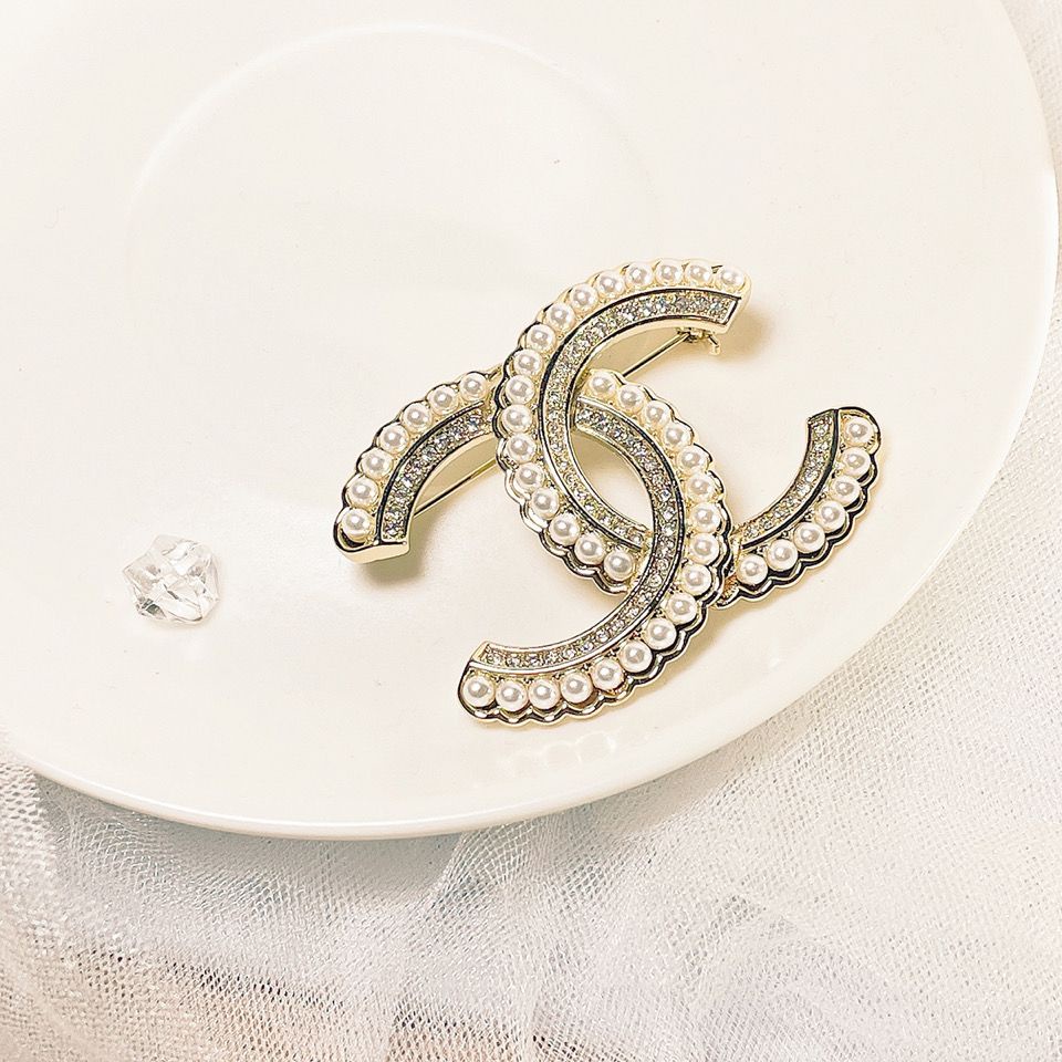 CHANEL Letter Pearl Brooch With Suit Sweater Ol Elegant Pin Trendy