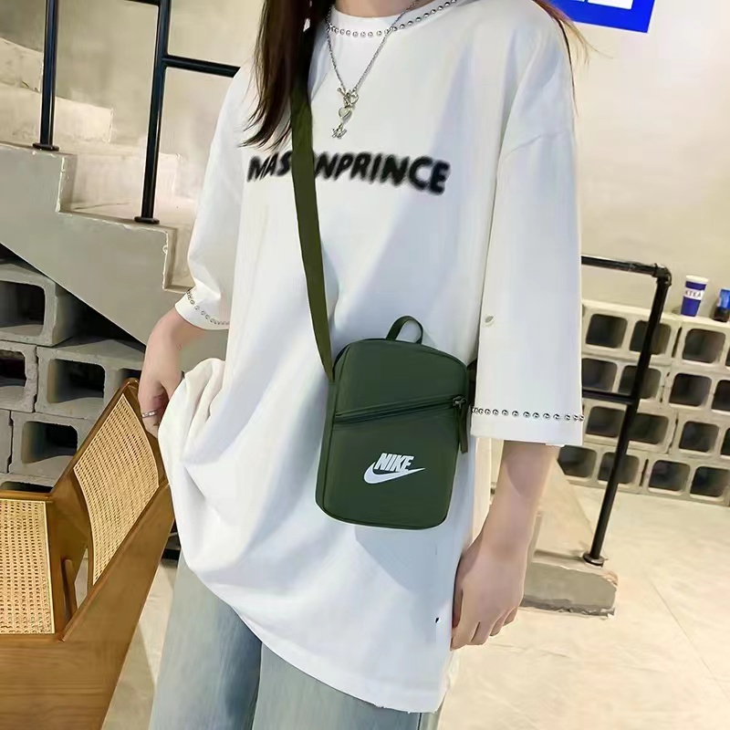 Nike sling 2024 bag size