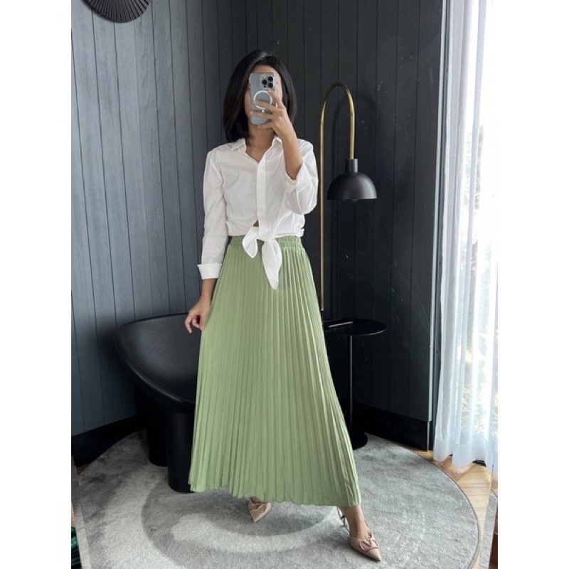 Long skirt with pleats sale