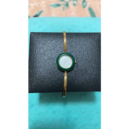 Gucci bezel cheap bangle watch