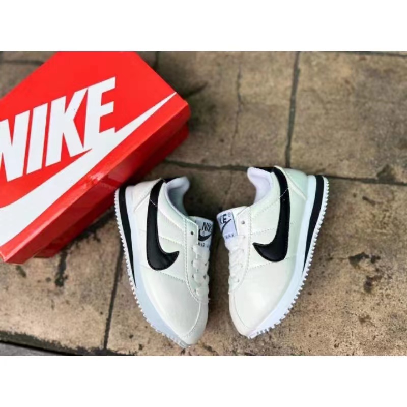 Nike hotsell cortez 34