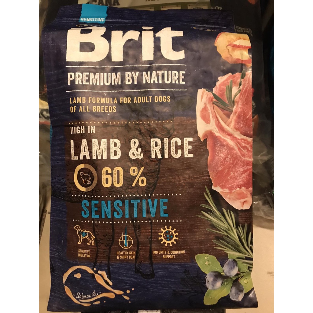 Brit premium sensitive lamb hotsell & rice