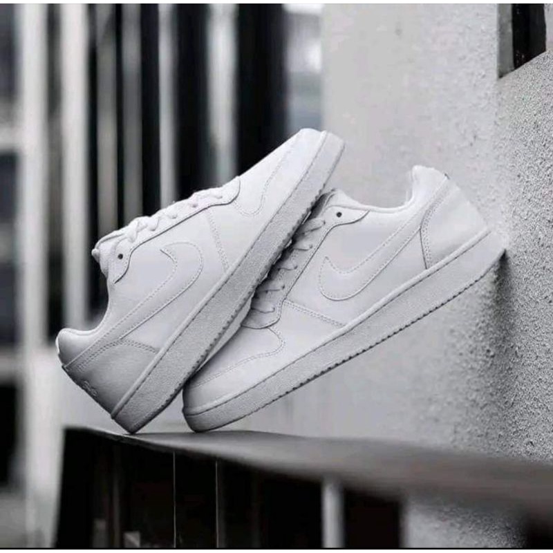 Nike hotsell ebernon white