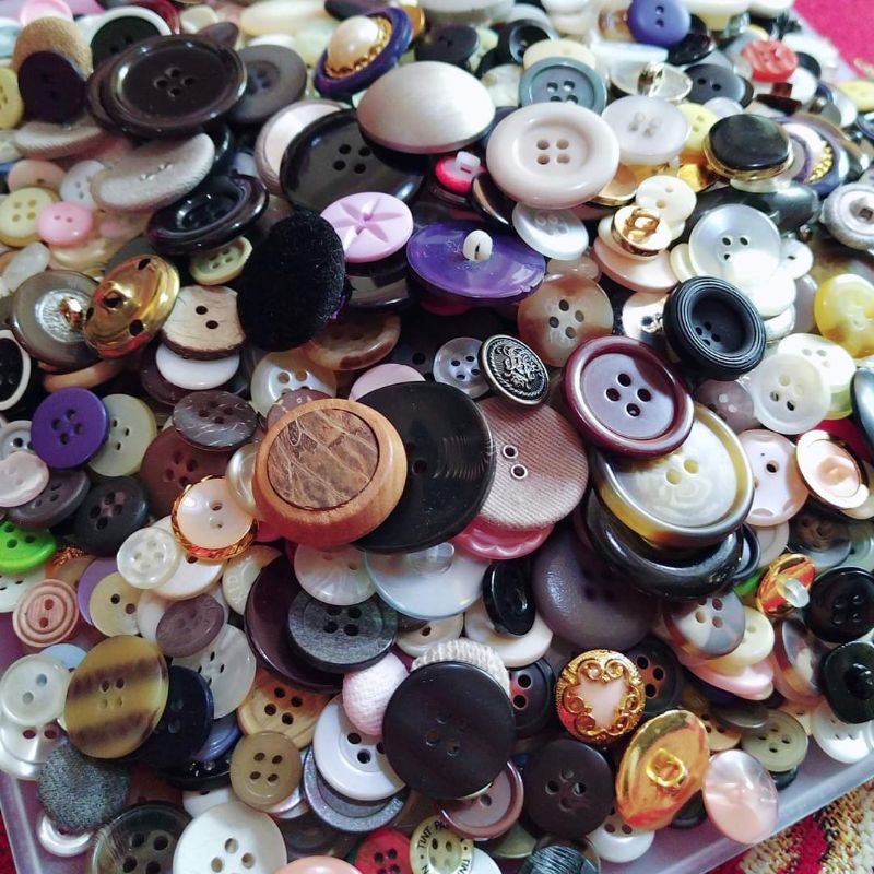 [100 grams] Assorted Reclaimed Buttons and Beads for Sewing and ...