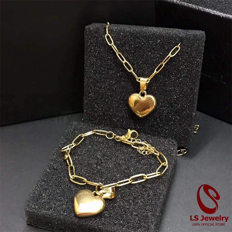 Necklace with a gold-plated pendant Padel racket 2.2 cm