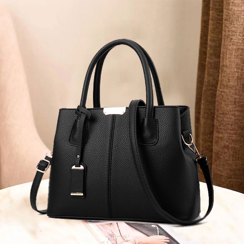 Luxury Leather Shoulder Bag for Woman with Keychain Vintage Design ...