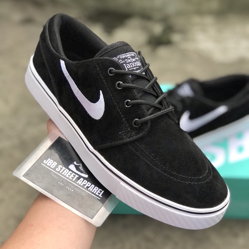 Janoski store couple shoes