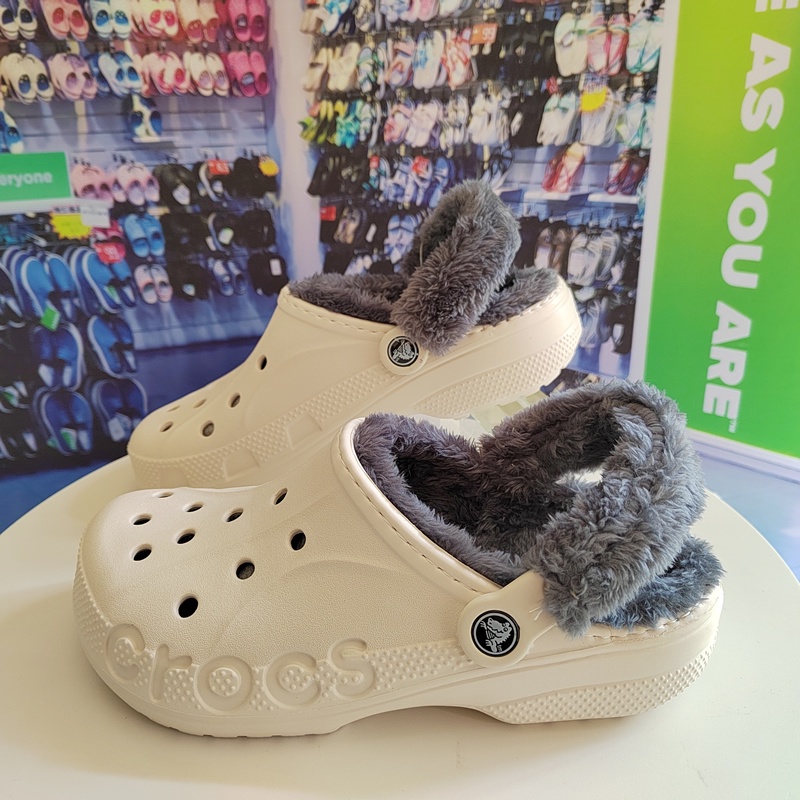 Crocs warm online slippers