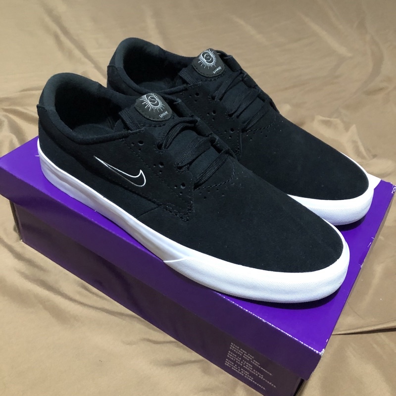 Nike sb sales suede black