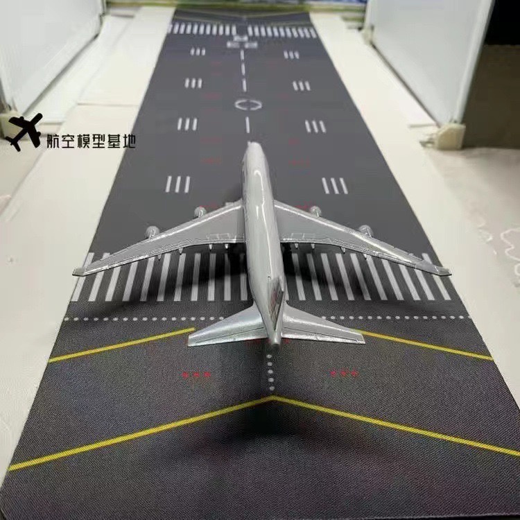 Airport Runway (Not Including Aircraft) For 1:400 Scale (16cm)Or 20cm