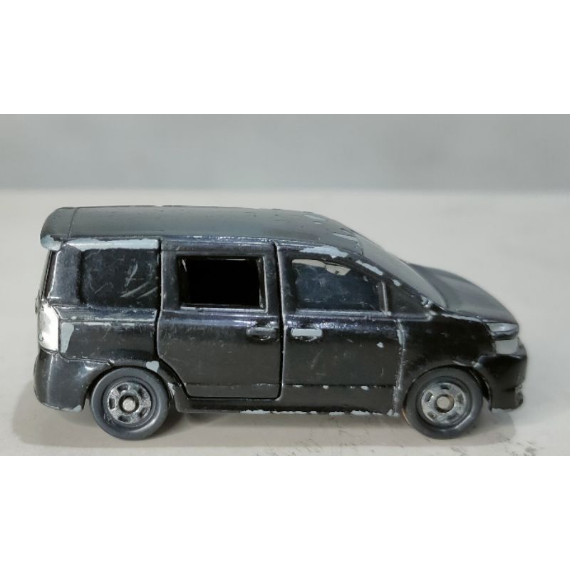 Tomica Toyota Voxy: Lebih dari Sekedar Mobil Mainan