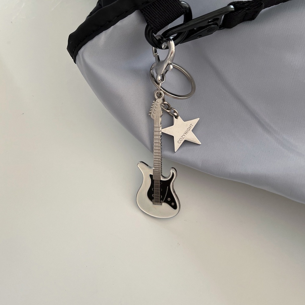 WaTudouYe Y2k Gitarre & Pentagramm Stern Schlüsselanhänger – Süßer Vintage-Style Für Frauen, Trendiges Accessoire