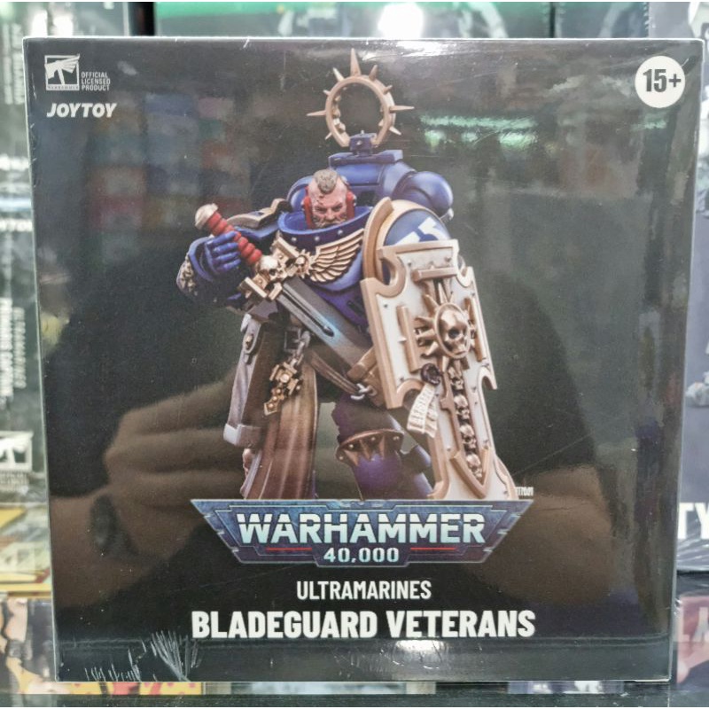 Pre-Order) Warhammer 40K Ultramarines Bladeguard Veteran 03