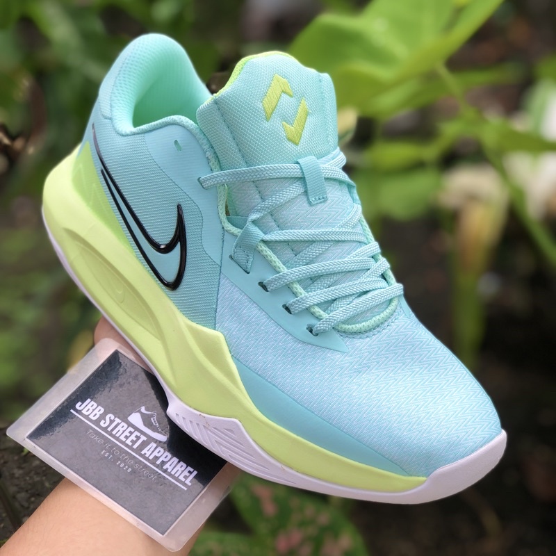 Mint green shop nike basketball shoes