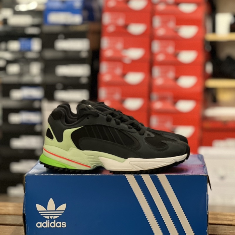 Adidas yung og store 8.5