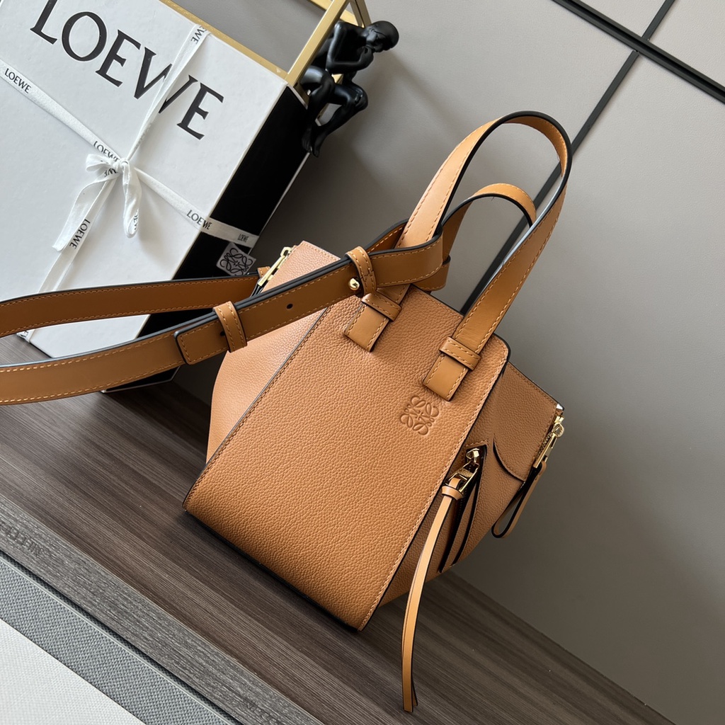 LO/Lo8we soft grain cow leather compact Hammerock handbag (new size ...