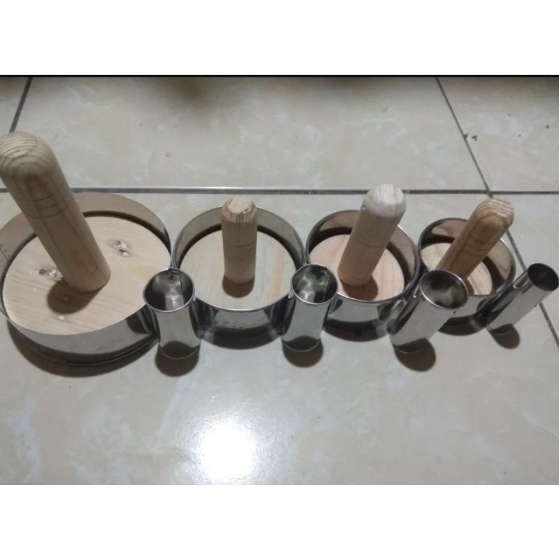 KAYU 1 set Contains 3pcs Round Donut Molds+Dutch Teak Wood Press