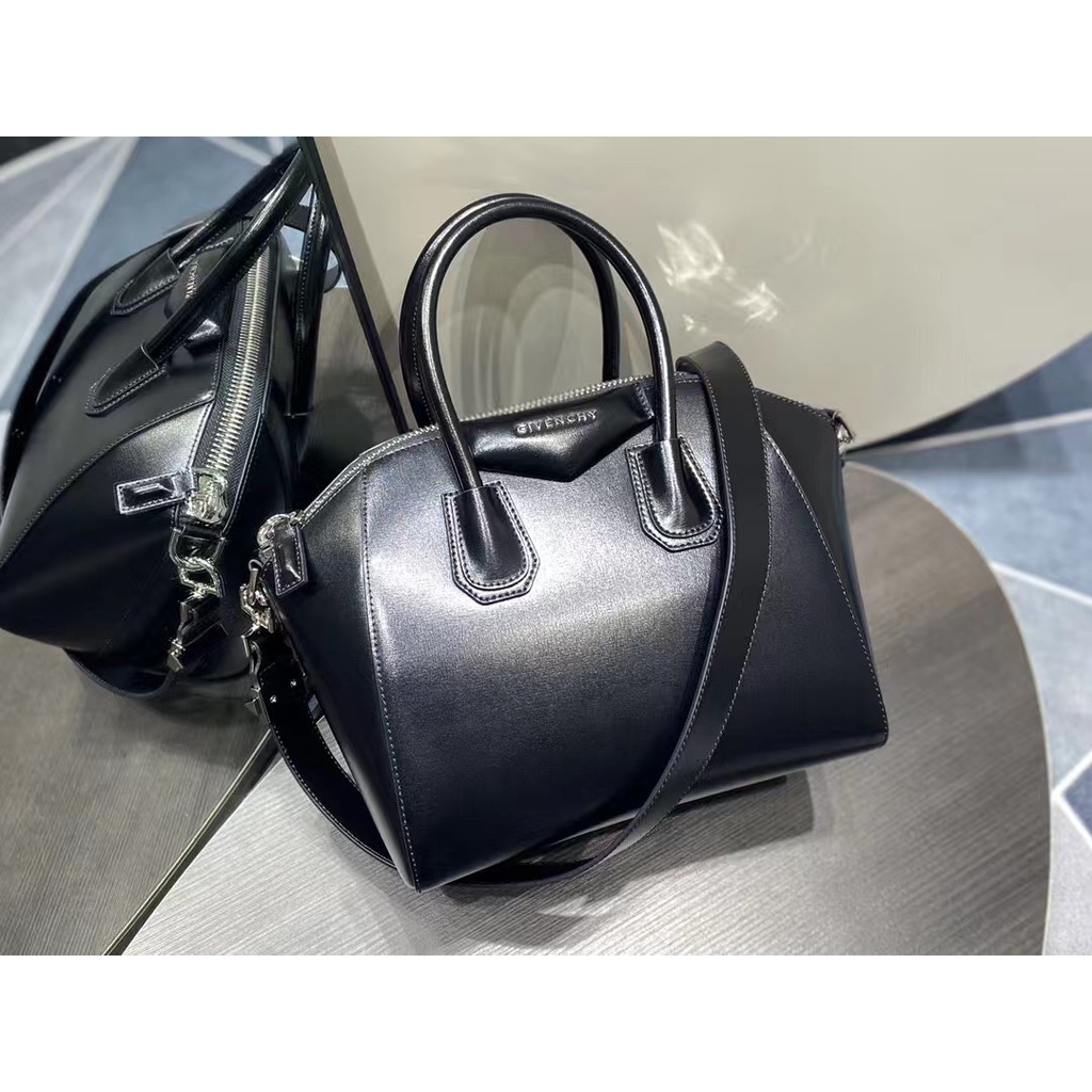 Givenchy classic Antigona motorcycle bag box made of cowhide Shopee