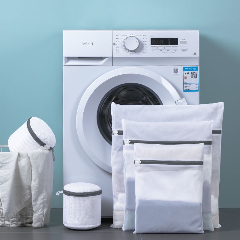 The fine mesh laundry bag prevents clothes from getting tangled in the
