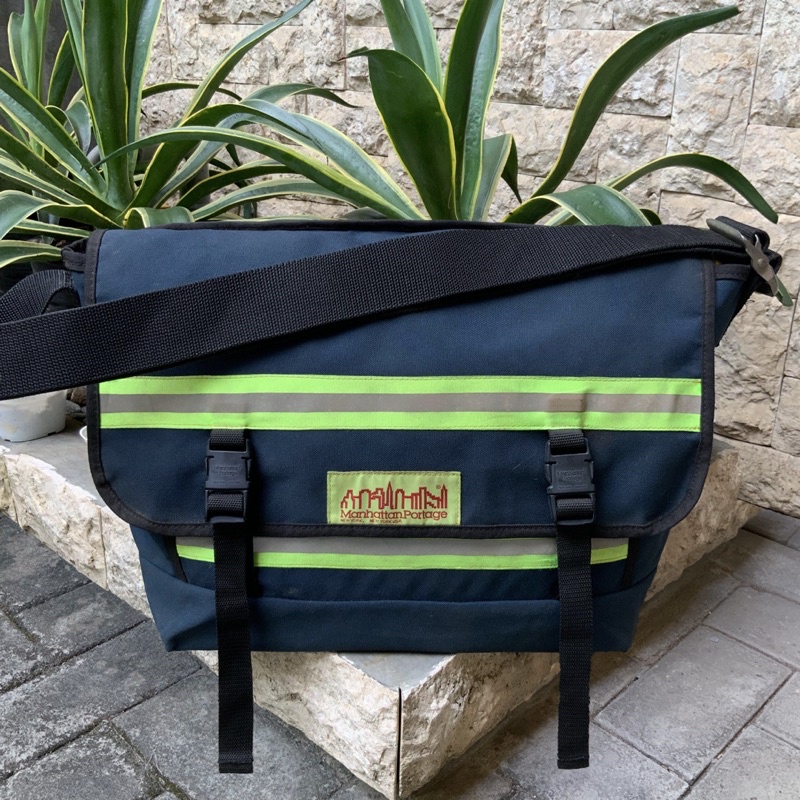 Manhattan PORTAGE PRO BIKE MESSENGER BAG WITH STRIPES (LG) Shopee