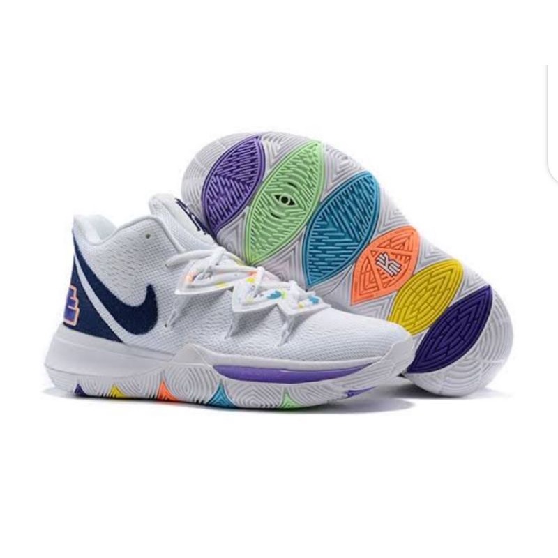 Kyrie 5 have a best sale nike day