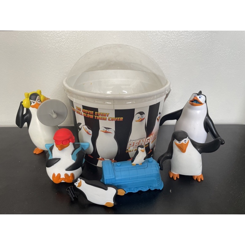 Penguins Of Madagascar Toy Set Including Mcdonalds Happy Meal And Cinema Bucket Shopee Philippines