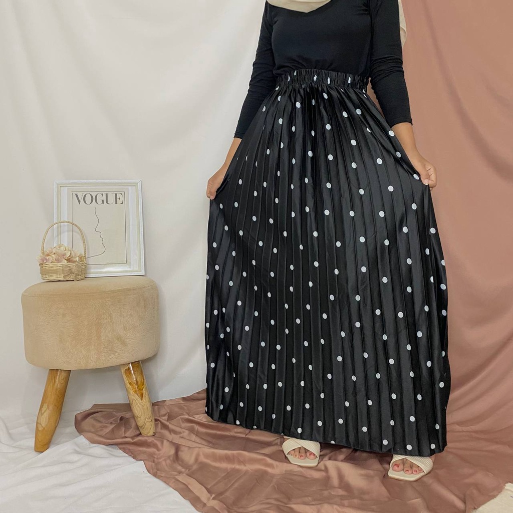 Premium Skirt With POLKA MOTIF/Large Pleats Skirt HYGET Material ...