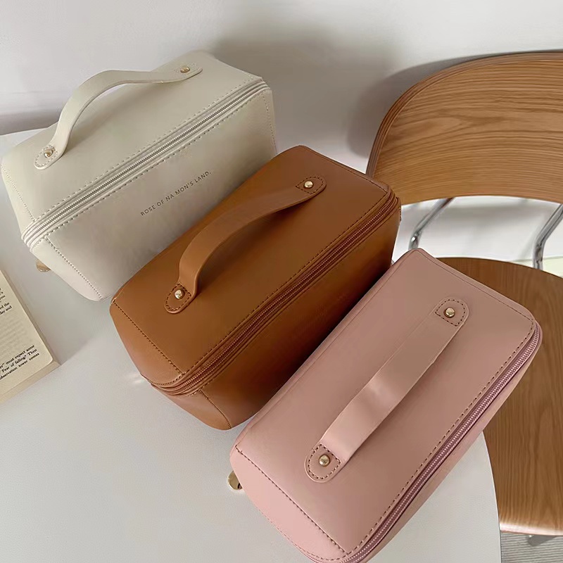 New Cosmetic Bag Large Travel Make Up Bag Ladies Luxury PU Portable Wash Storage Bag Organizer