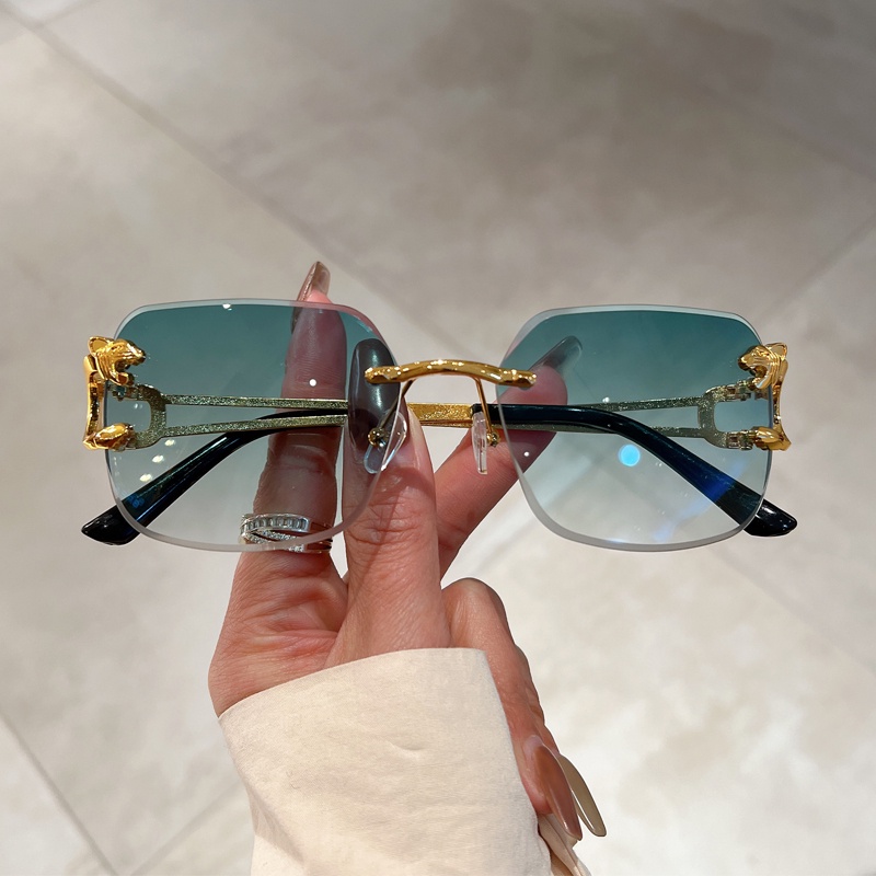 2023 New Style Summer Sunglasses for Beach Women Fashion Korean